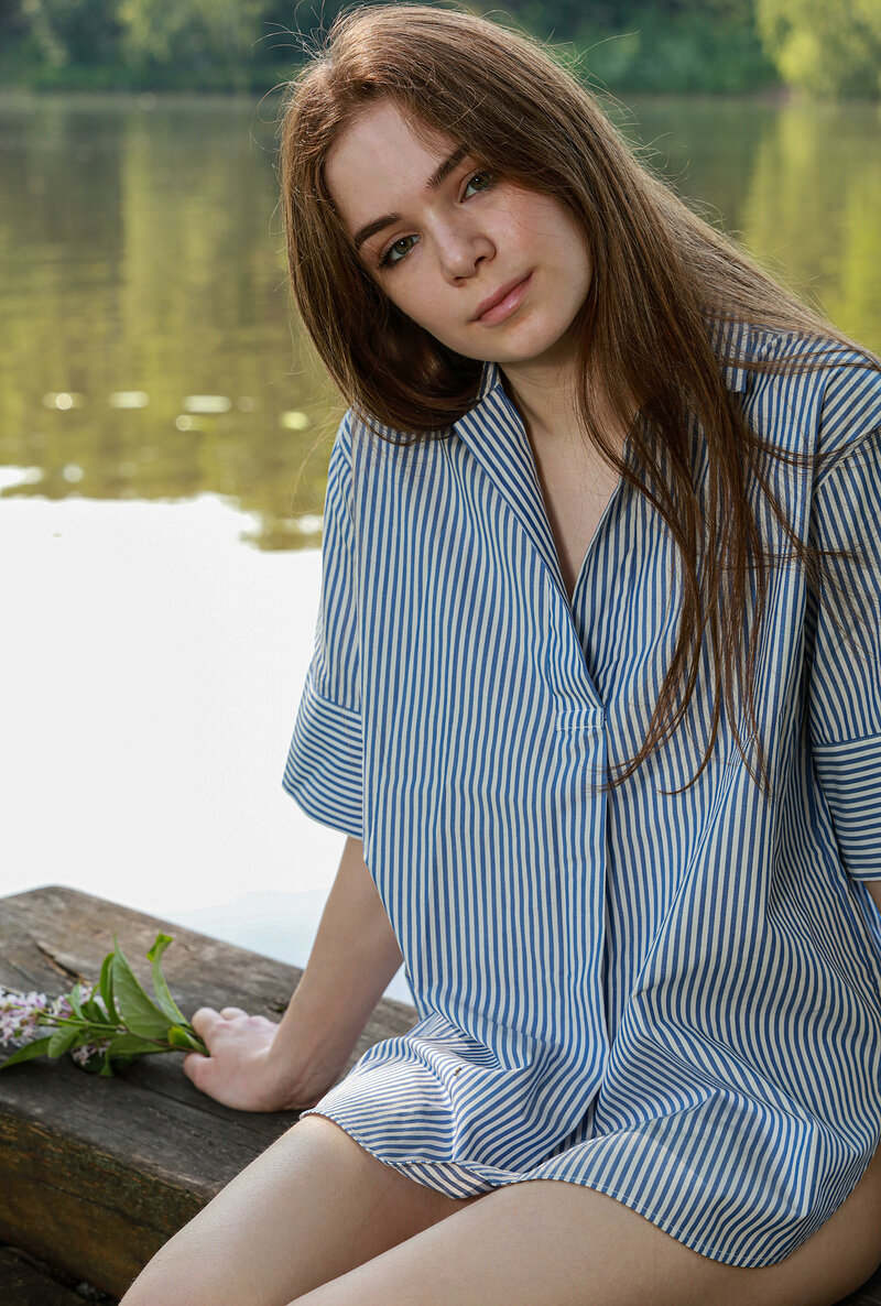 Симона, 24